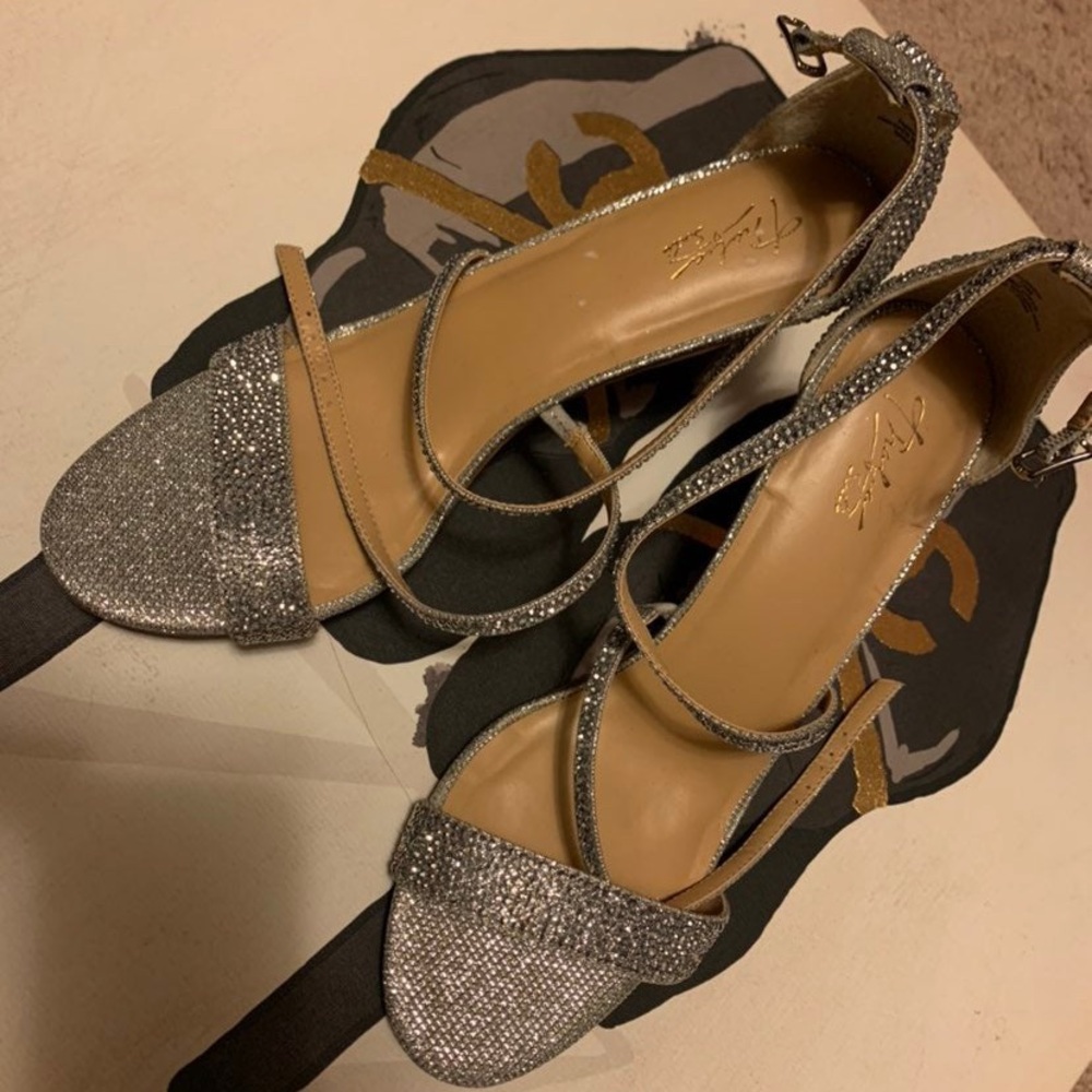 Thalia Bling sandals / heels. Size 10.